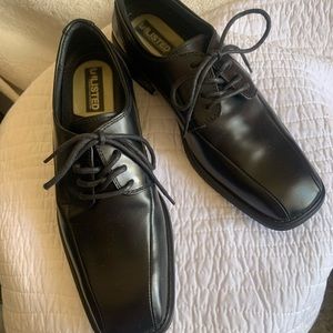 Men’s Unlisted by Kenneth Cole, black leather, excellent used condition,US 7.5M